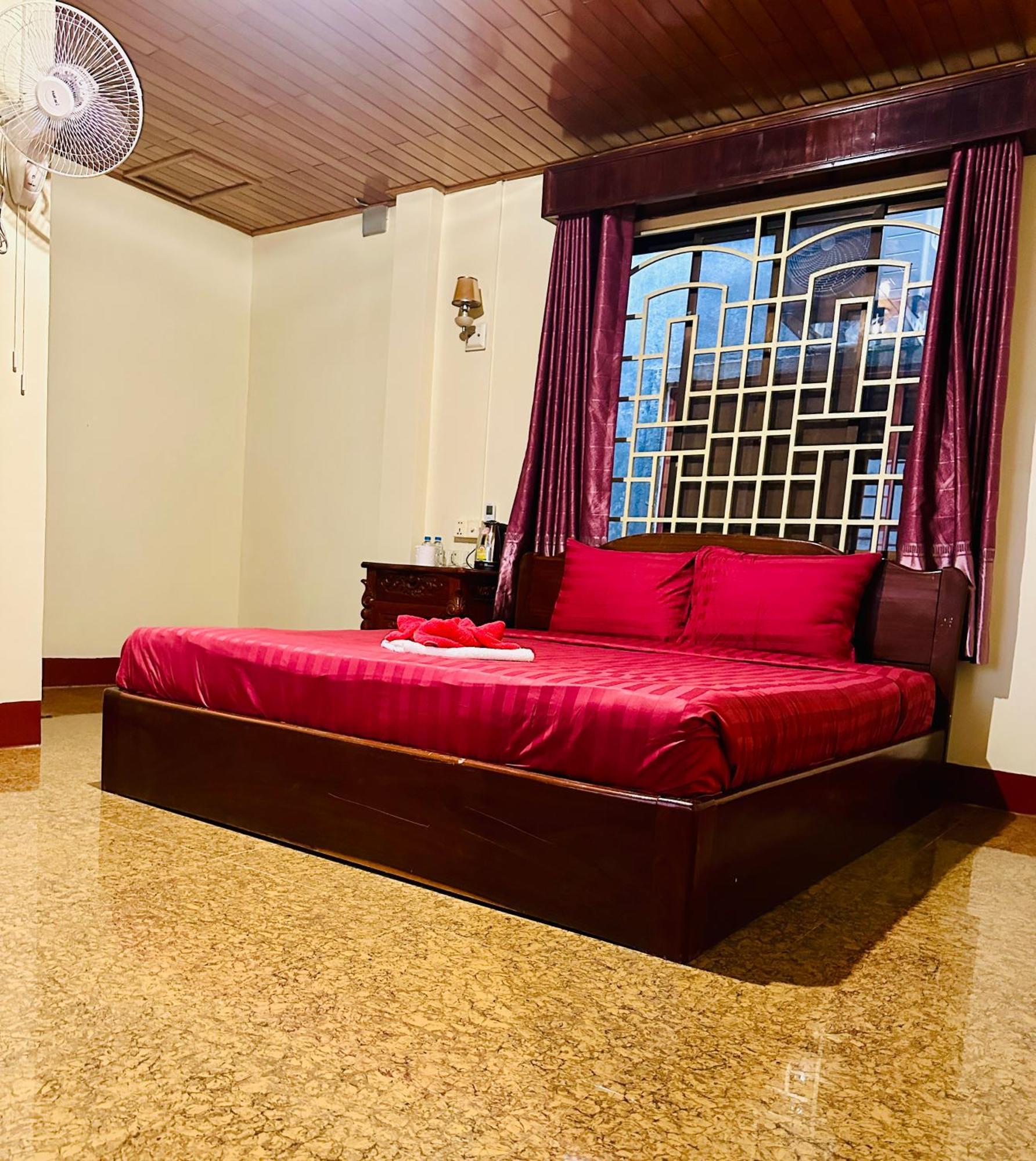Savet Hostel Stoeng Treng ภายนอก รูปภาพ